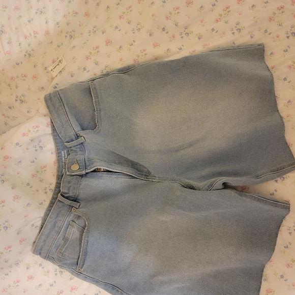 Reitmans Jean Shorts - Picture 5 of 5